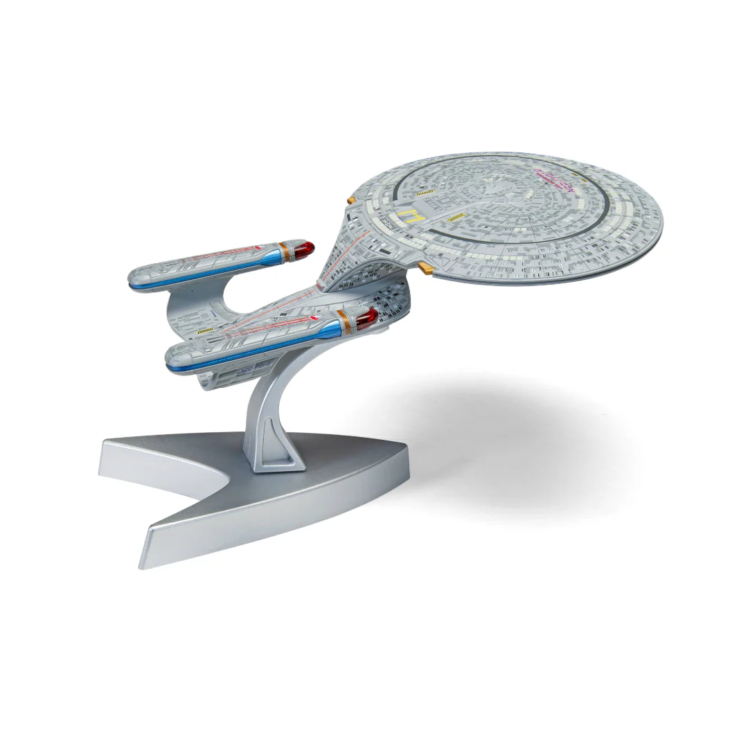 Star Trek U.S.S. Enterprise NCC-1701-D Model - Image 4